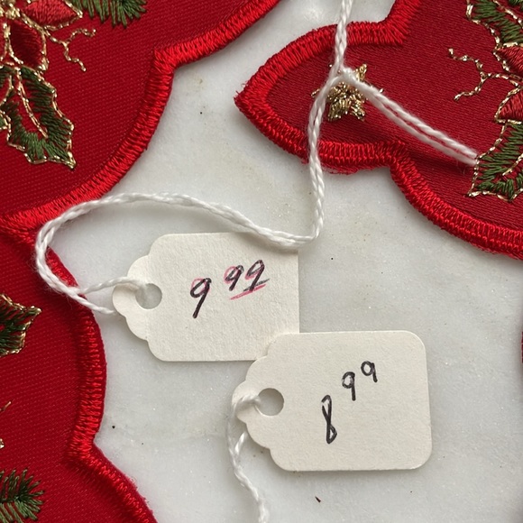 Two snowflake shaped German Christmas linens, doily, coasters - Picture 9 of 9